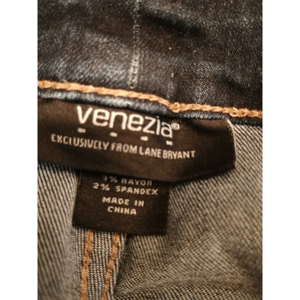 Venezia Women's Plus‎ 20 Ripped Floral Patch Boho Skinny Dark Wash Ankle Jeans